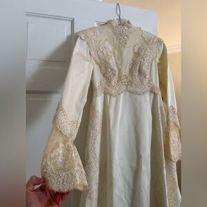Antique Ivory Embroidered Lace Long wedding Dress